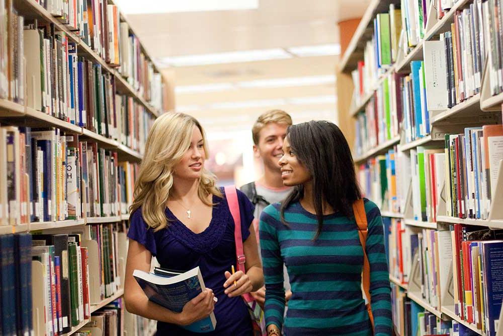 学生 in library